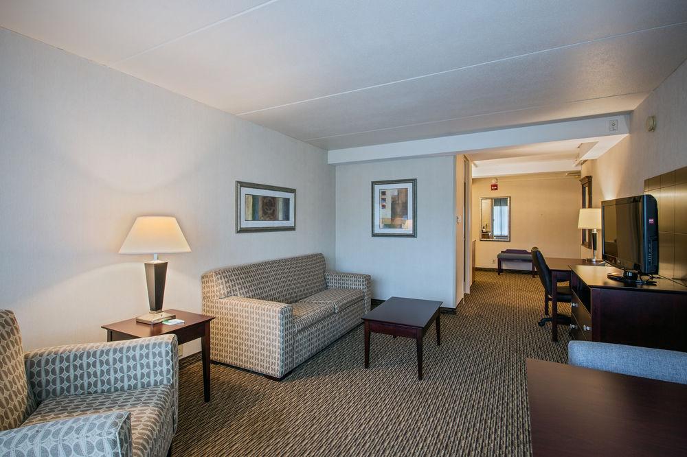 Fairfield Inn & Suites Springfield Enfield Esterno foto