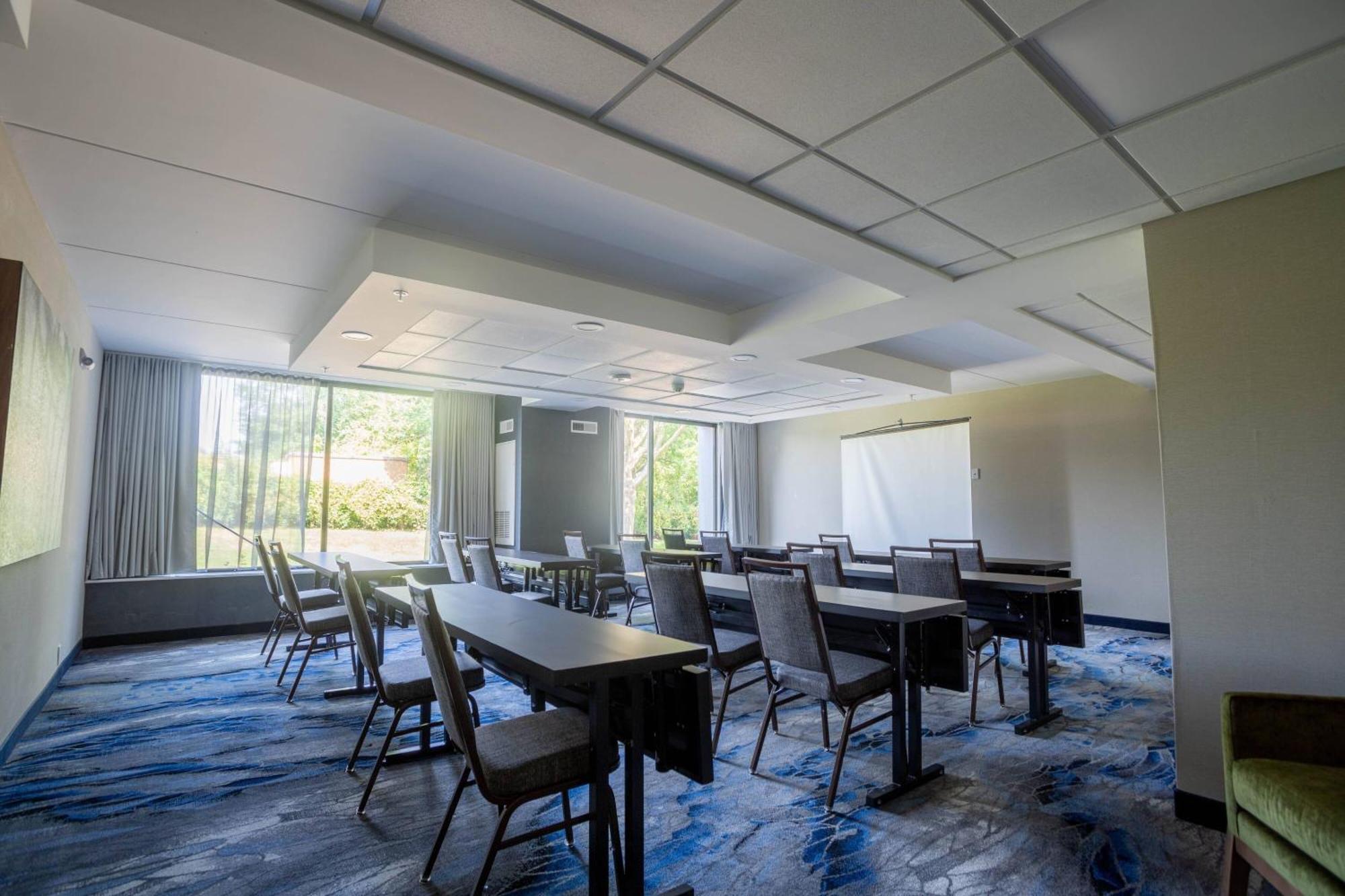 Fairfield Inn & Suites Springfield Enfield Esterno foto
